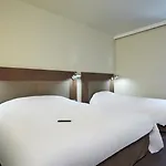 カンパニール センター ガール 3*